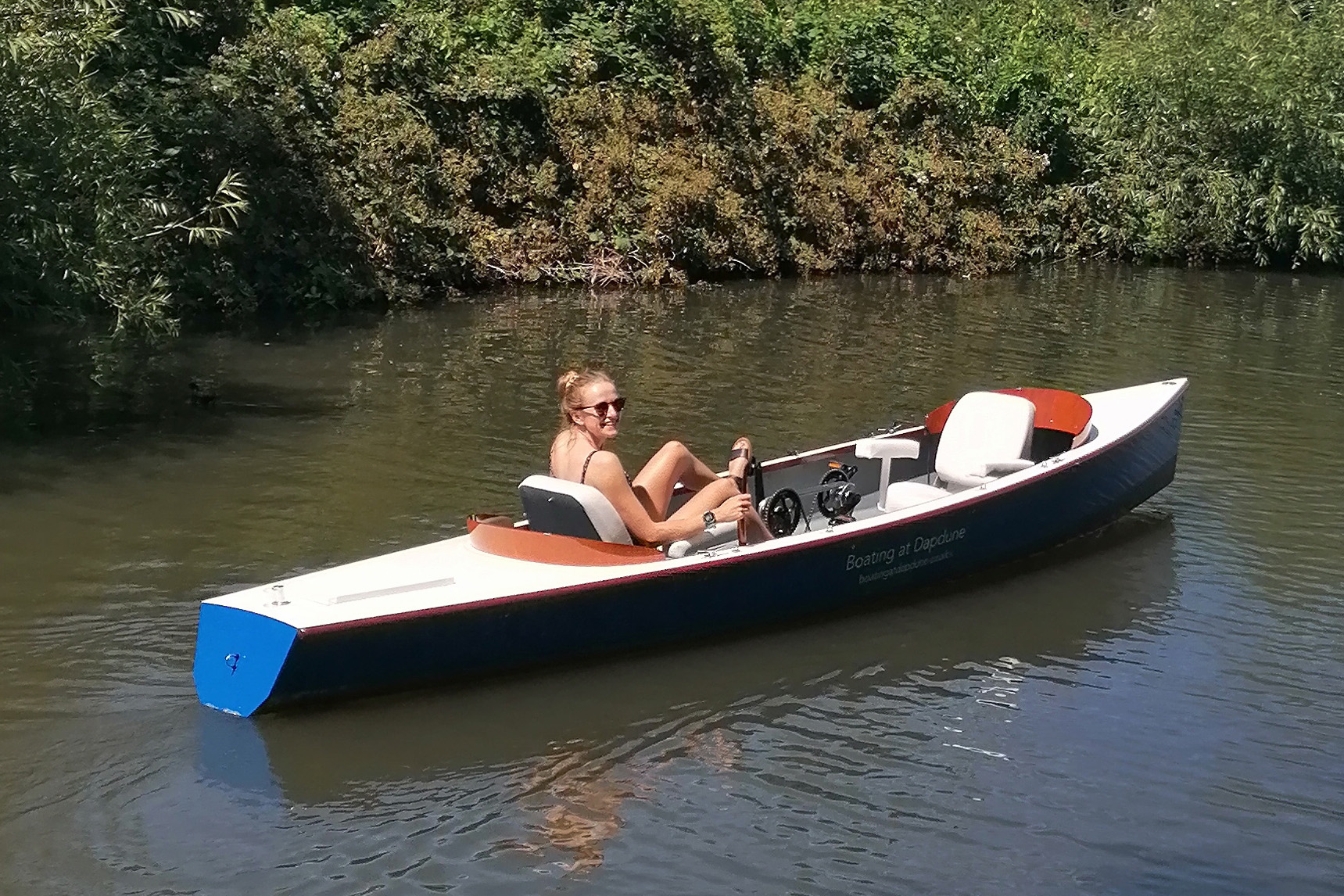 Luxury Boat Hire on the Wey Navigation